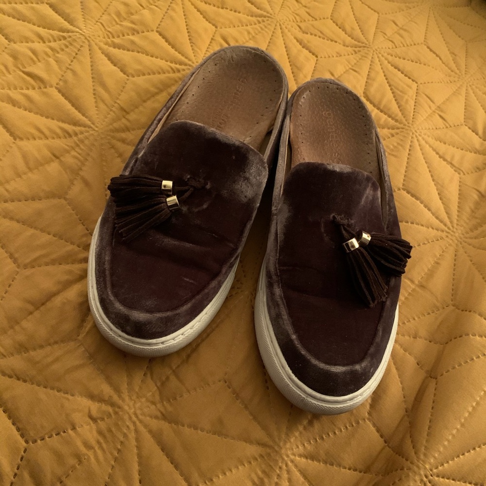 Gentle Souls by Kenneth Cole Velvet Slip-Ons 9M